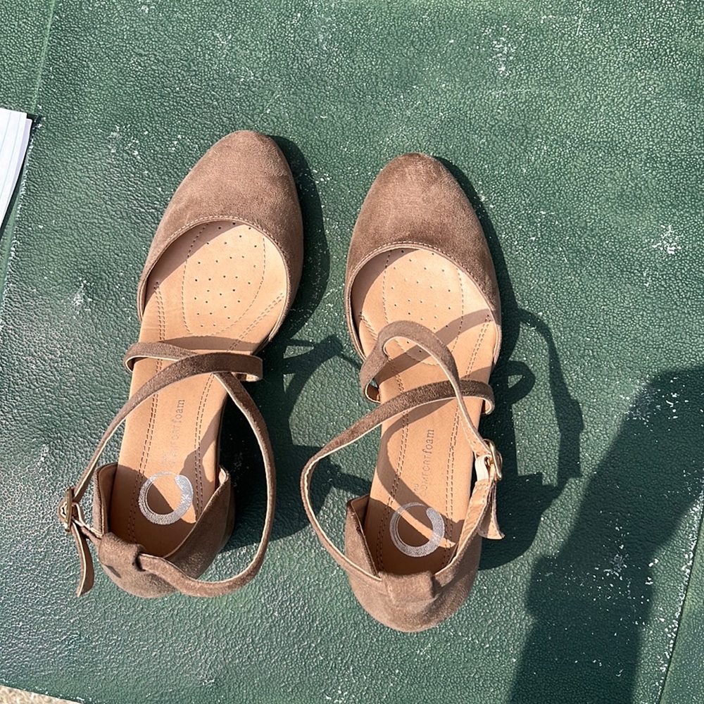 Journee Collection True Comfort Strap Pump